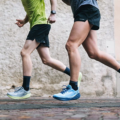 Runner demonstrating upright posture and mid-foot strike on a coastal Australian trail in Altra Lone Peak shoes